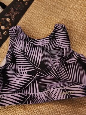 The Chestee Black & Lavender Palm-Print Active Crop